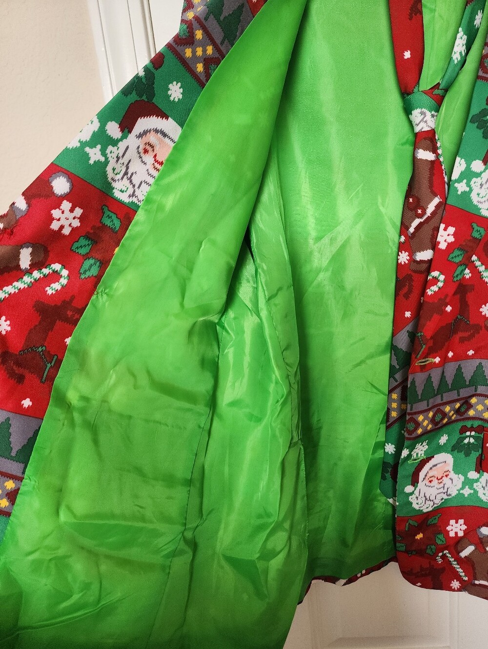 Mens Red & Green Holiday Santa Blazer And Tie. - Picture 6 of 8